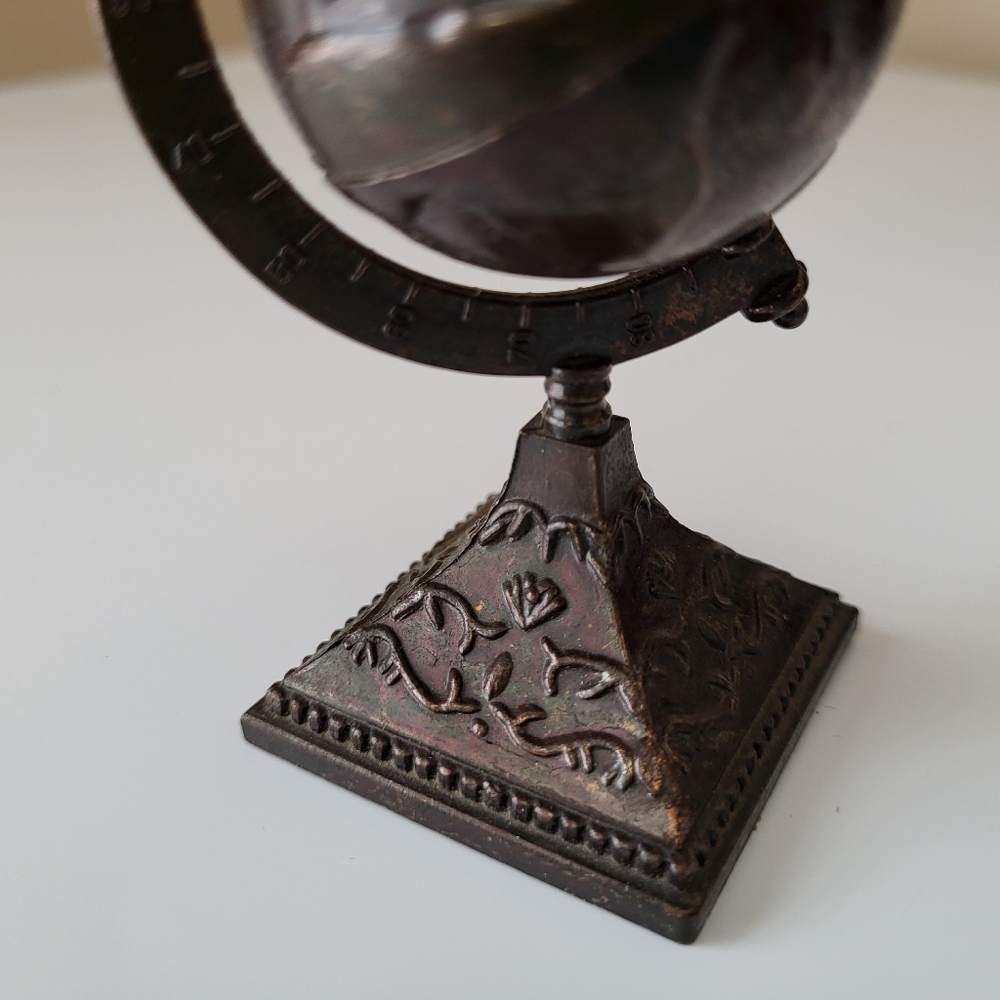 Vintage Hong Kong Die Cast Metal Miniature Globe Pencil Sharpener - Picture 10 of 16